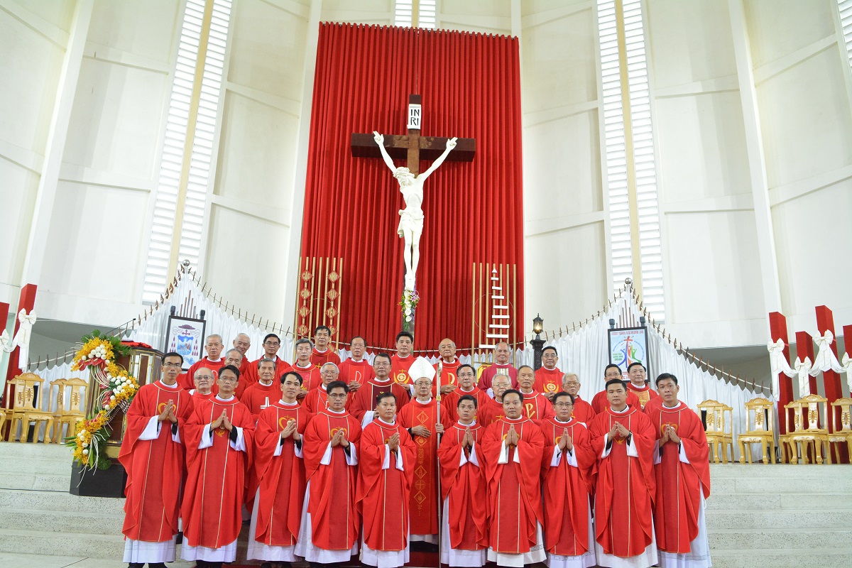 Gp. Vĩnh Long: Thánh Lễ truyền chức linh mục ngày 29.06.2020
