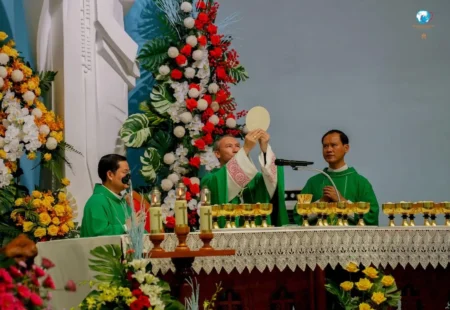 KHAI MẠC TUẦN TRIỂN LÃM “PHÉP LẠ THÁNH THỂ TRÊN THẾ GIỚI – DẤU ẤN ĐỨC TIN CỦA THÁNH CARLO ACUTIS” TẠI TRUNG TÂM HÀNH HƯƠNG ĐỨC MẸ NÚI CÚI