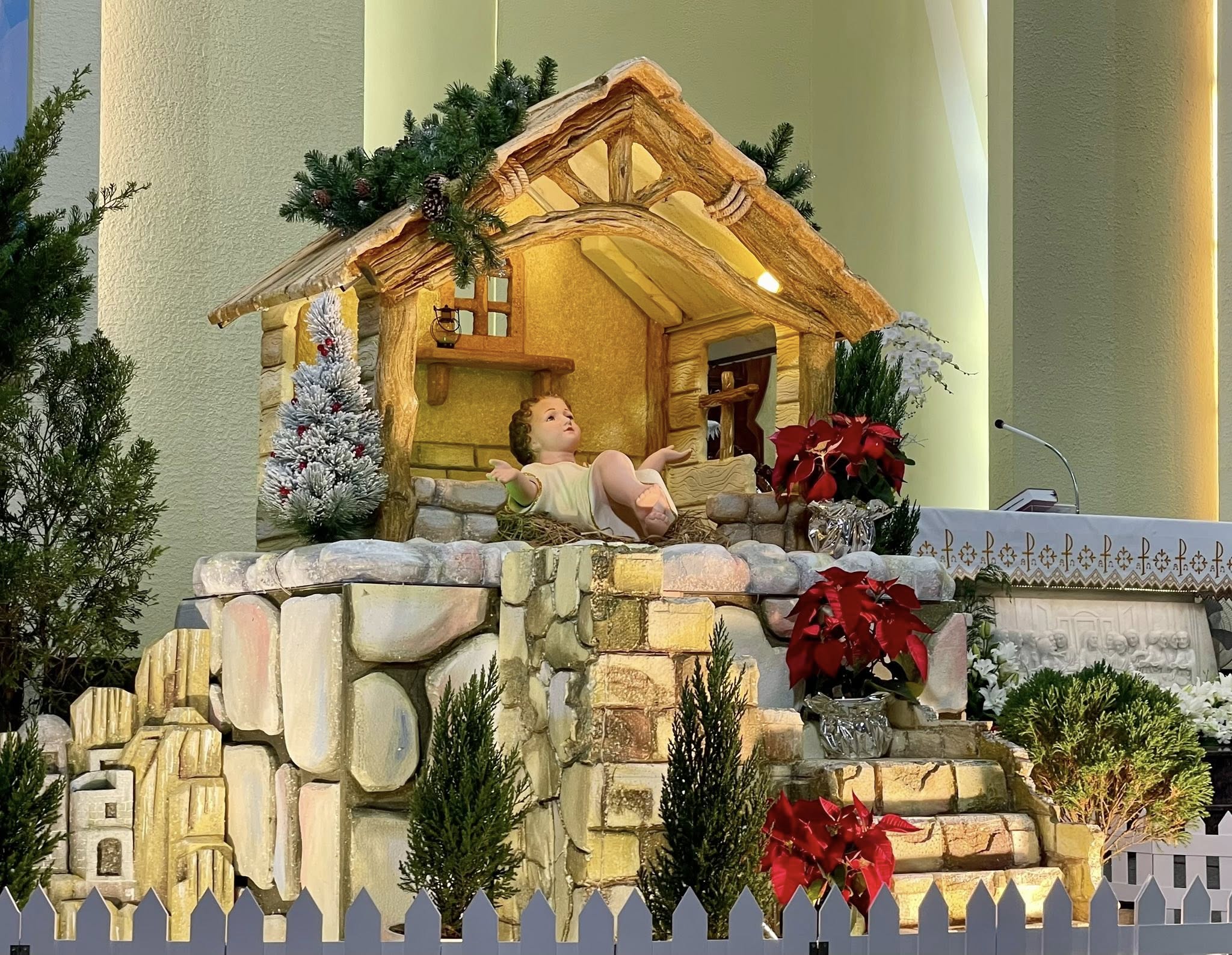 BÓNG TỐI CỦA CUNG ĐIỆN VÀ ÁNH SÁNG NƠI MÁNG CỎ: CUỘC ĐỐI ĐẦU GIỮA SỰ CHIẾM HỮU VÀ SỰ TỰ HIẾN