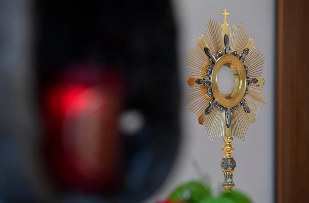 Cử hành sáng kiến “24 giờ cho Chúa”, các nhà thờ sẽ mở cửa cho tín hữu chầu Thánh Thể và xưng tội