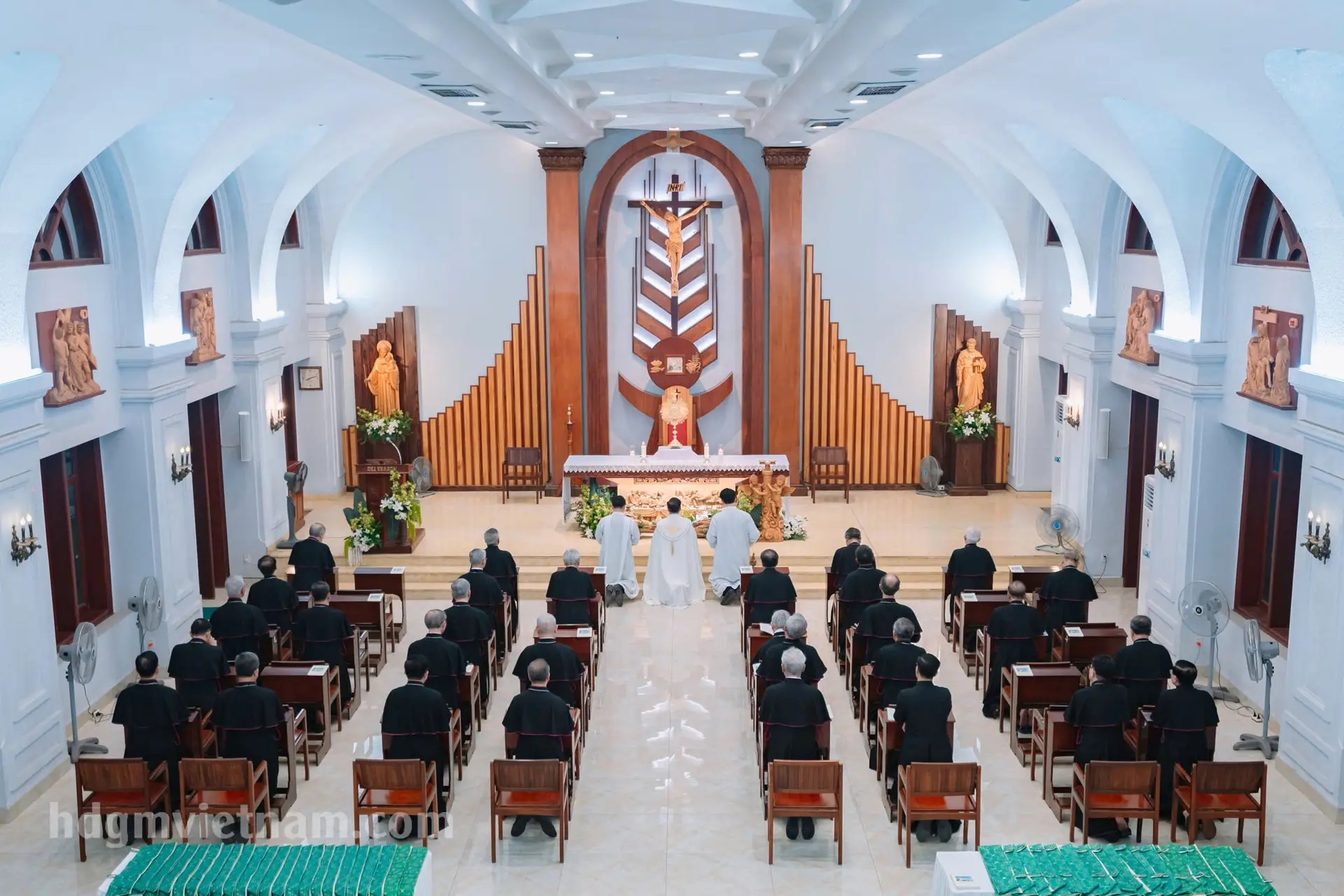 ĐÓN TIẾP, CHÀO MỪNG VÀ KHAI MẠC HỘI NGHỊ THƯỜNG NIÊN HỘI ĐỒNG GIÁM MỤC VIỆT NAM KỲ II NĂM 2026